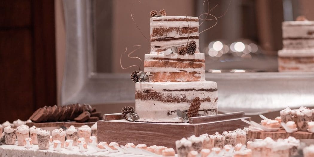 La-tendance-du-naked-wedding-cake-on-adore