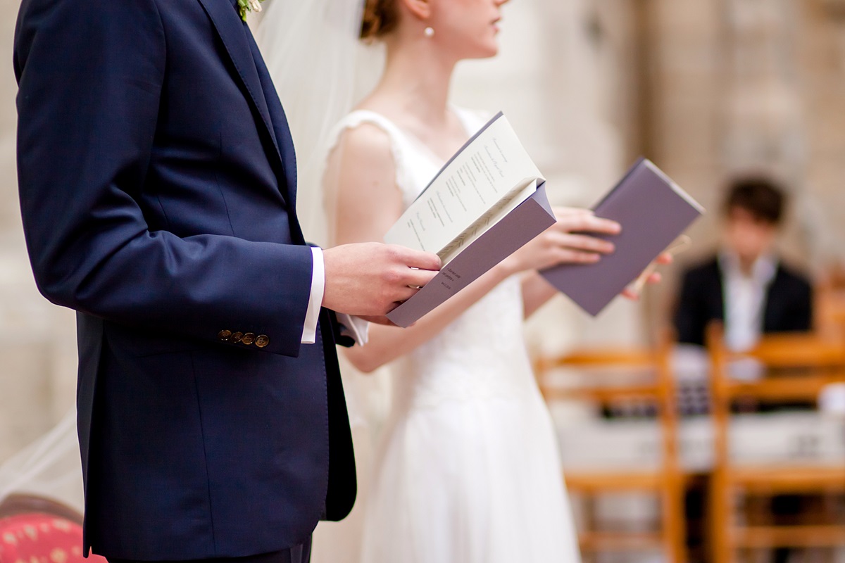 Comment personnaliser un livret de messe de mariage pour en faire un souvenir unique